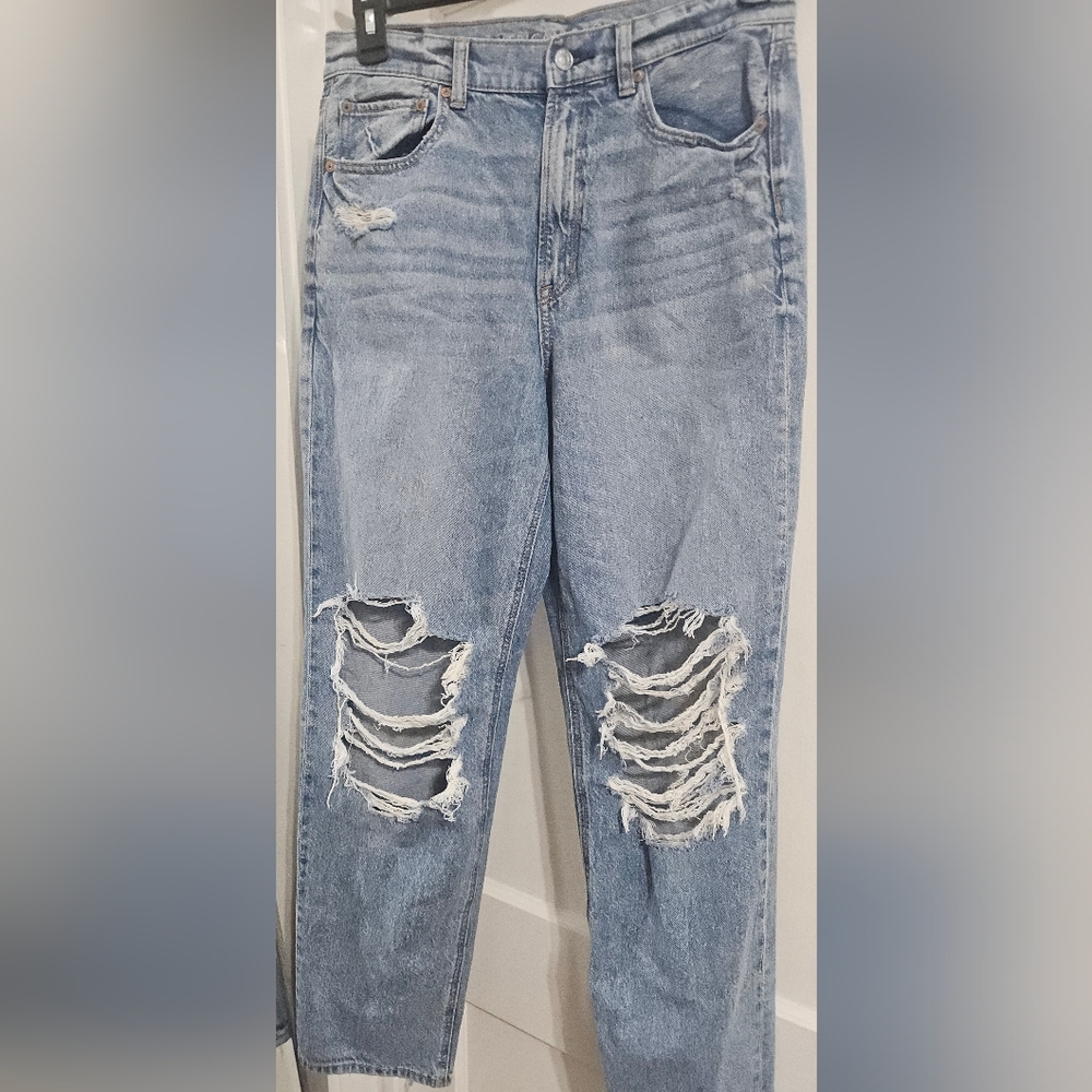 American Eagle Outfitters Light Blue Distressed Boyfriend Jeans